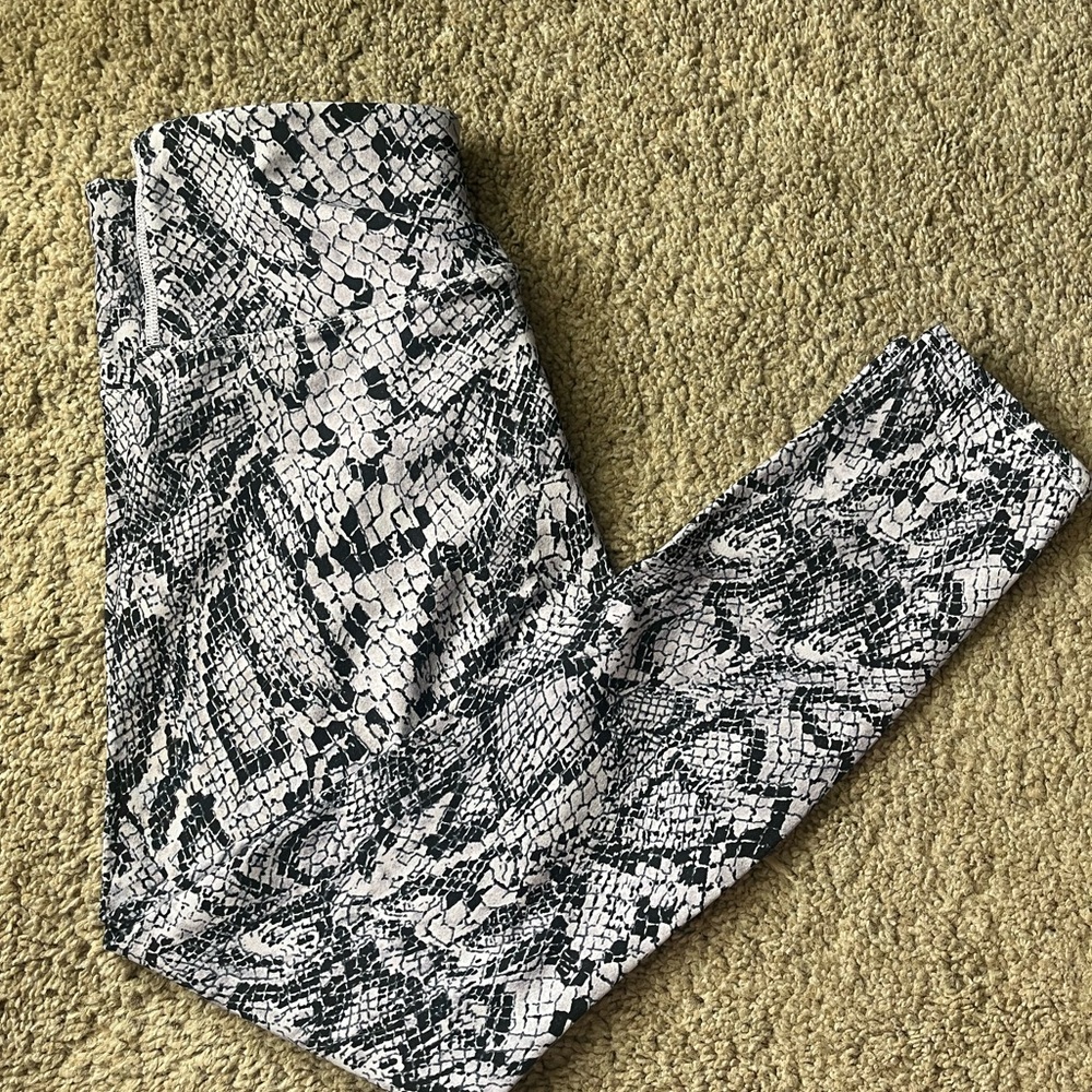 Lorna Jane Cropped Leggings-Size XS